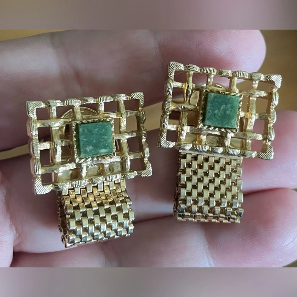 Vintage Gold Tone Lattice Mesh Wrap Around Mesh CuffLinks with Green Stone
